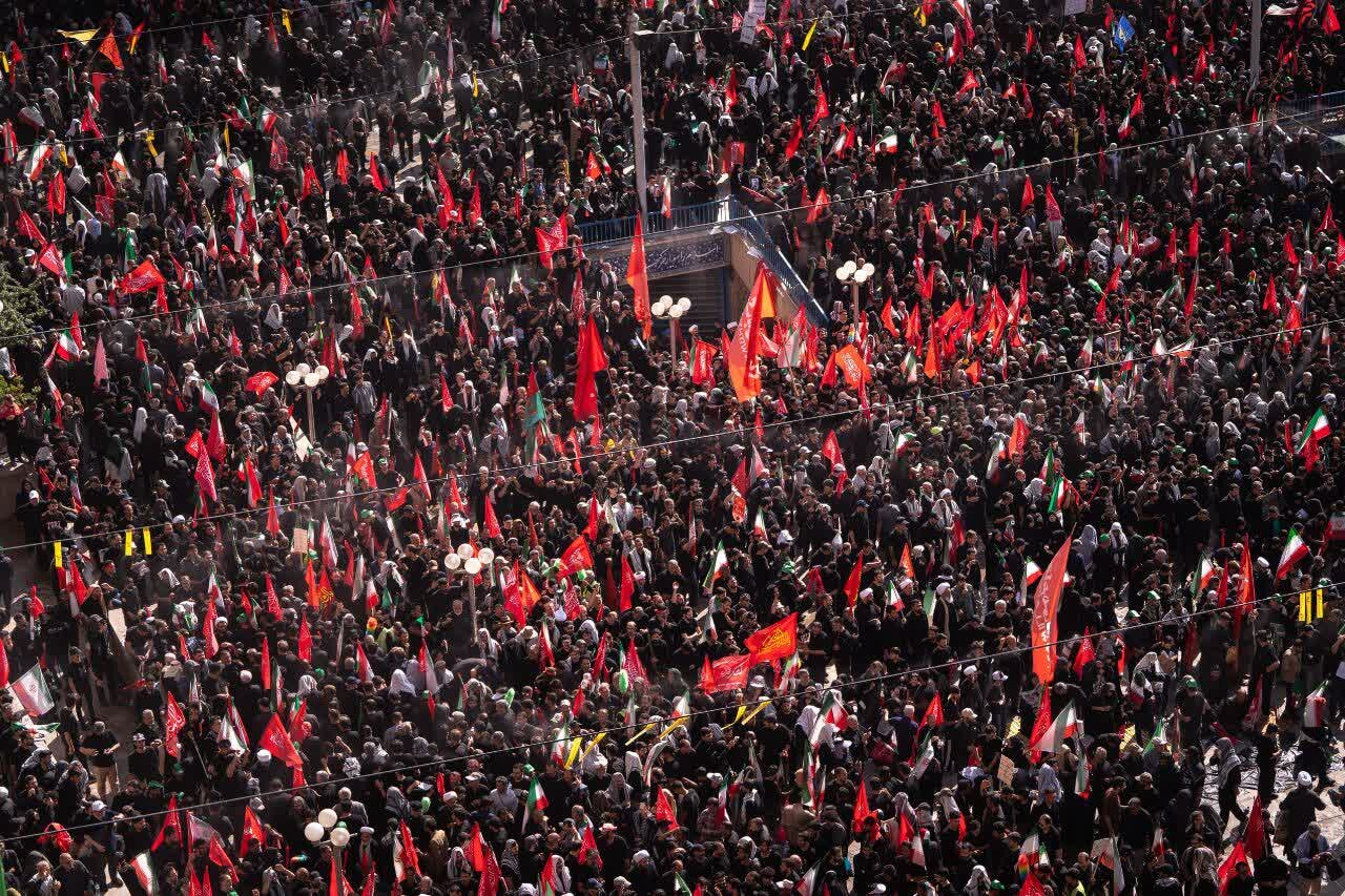 Video /Poto / Tahran’dan İlk Hava Görüntüleri: Şehit Lider ve Ailesi İçin Görkemli Cenaze Namazı