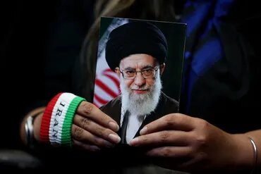 Ministro malaio: Mártir Khamenei foi pioneiro do renascimento islâmico na Umma muçulmana