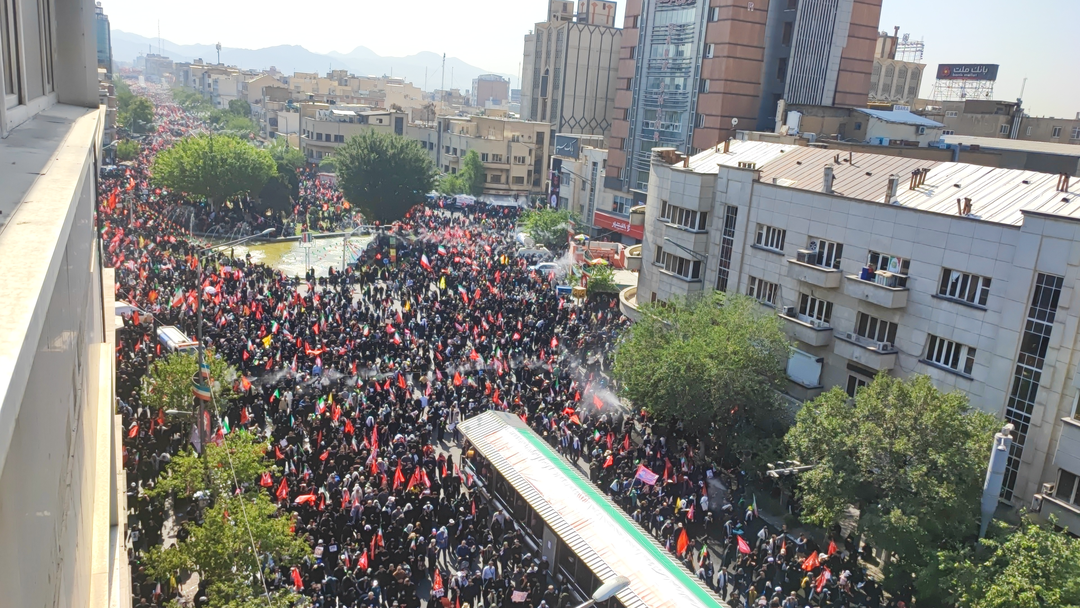 ایران نے اپنے رہبر سے وداع کے ذریعے، امریکہ کے 250ویں یوم آزادی کو گرہن لگا دیا، امریکی مصنفہ + تصاویر + ویڈیوز