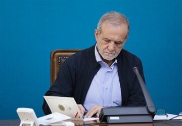 “Pizişkiyan: Rêberî şehîd fêr kir ku herî mezin sermayeya Îranê gel û yekîtiya wan e.”