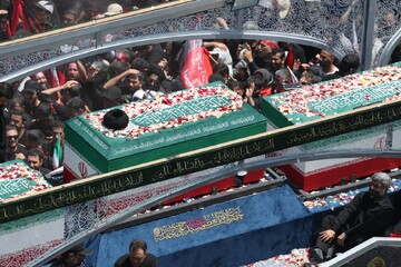 Maelfu na Mamilioni ya Waombolezaji Washiriki Katika Mazishi ya Shahidi Ayatollah Sayyid Ali Khamenei nchini Iran+Picha