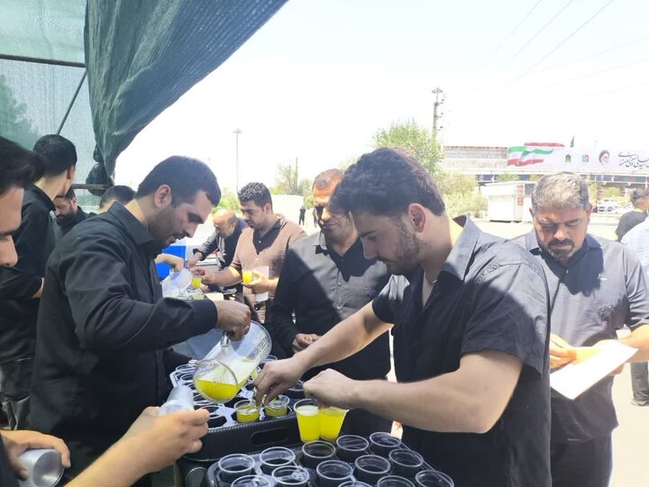 گزارش تصویری/ خدمت رسانی موکب دانشگاه بین‌المللی اهل‌بیت(ع) در مراسم تشییع پیکر رهبر شهید