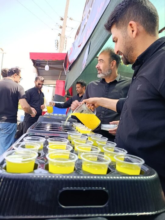 گزارش تصویری/ خدمت رسانی موکب دانشگاه بین‌المللی اهل‌بیت(ع) در مراسم تشییع پیکر رهبر شهید