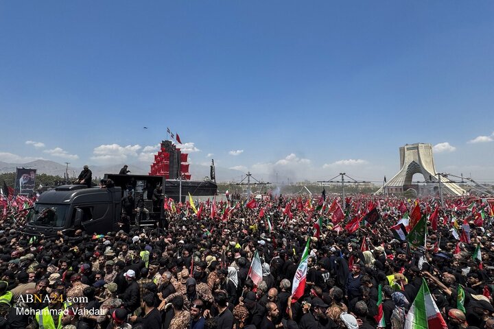 تشییع پیکر مطهر رهبر شهید انقلاب در تهران