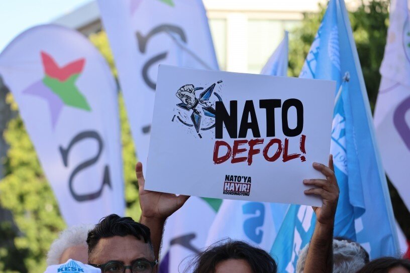 Meşa protestoyê li Stenbolê;“Tirkiye divê di zûtirîn dem de ji NATO derkeve / Bingehên NATO li Tirkiyê bên girtin” + vîdyo û wêneyan