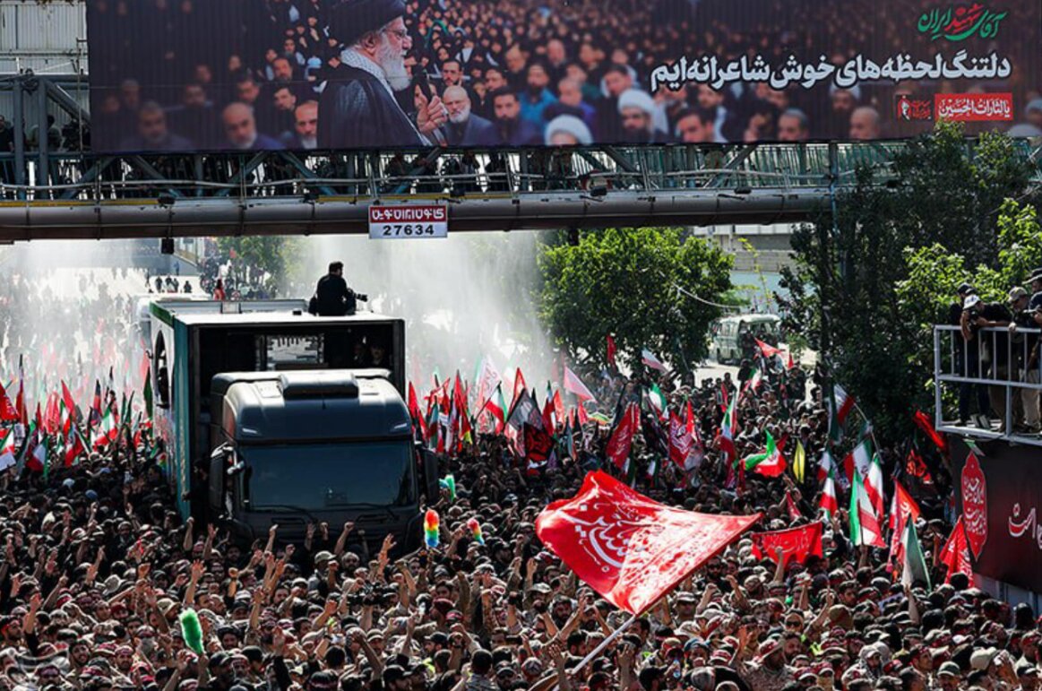 پوشش لحظه‌به‌لحظه مراسم تشییع پیکر مطهر آقای شهید ایران؛ بدرقۀ باشکوه حضرت ماه
