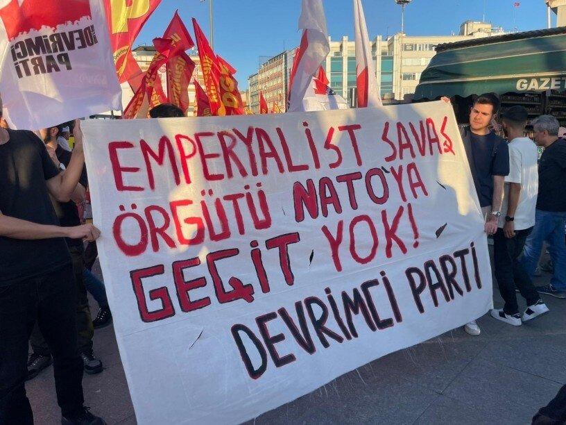 Meşa protestoyê li Stenbolê;“Tirkiye divê di zûtirîn dem de ji NATO derkeve / Bingehên NATO li Tirkiyê bên girtin” + vîdyo û wêneyan