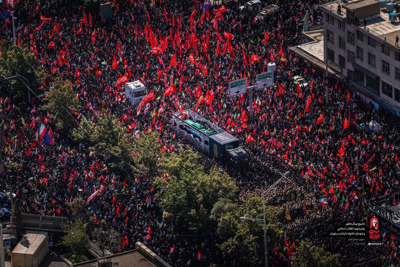 FOTO / VİDEO : Anbean Takip: İran’da Milyonların Katıldığı Tarihî Cenaze Merasimi Dünya Gündeminde