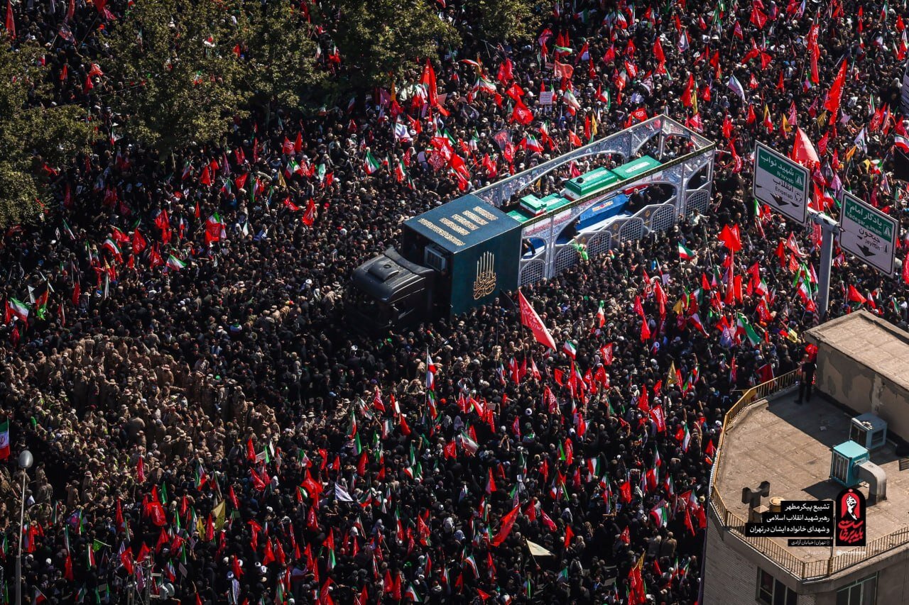 FOTO / VİDEO : Anbean Takip: İran’da Milyonların Katıldığı Tarihî Cenaze Merasimi Dünya Gündeminde
