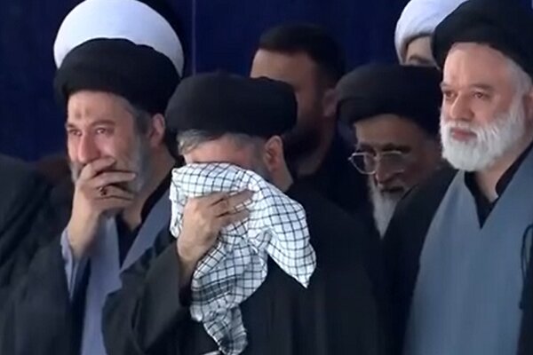 Filhos do Imam mártir participam das orações fúnebres na Mosalla
