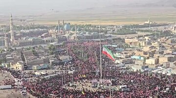 ویدیو | حضور جمعیت بی‌پایان عاشقان رهبر شهید در خیابان‌های اطراف مسجد مقدس جمکران
