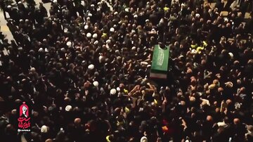 ویدیو | حمل پیکر مطهر رهبر شهید توسط عاشقان عراقی در فرودگاه نجف اشرف