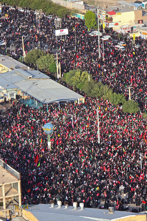 تشییع پیکر مطهر رهبر شهید انقلاب در شهر مقدس قم