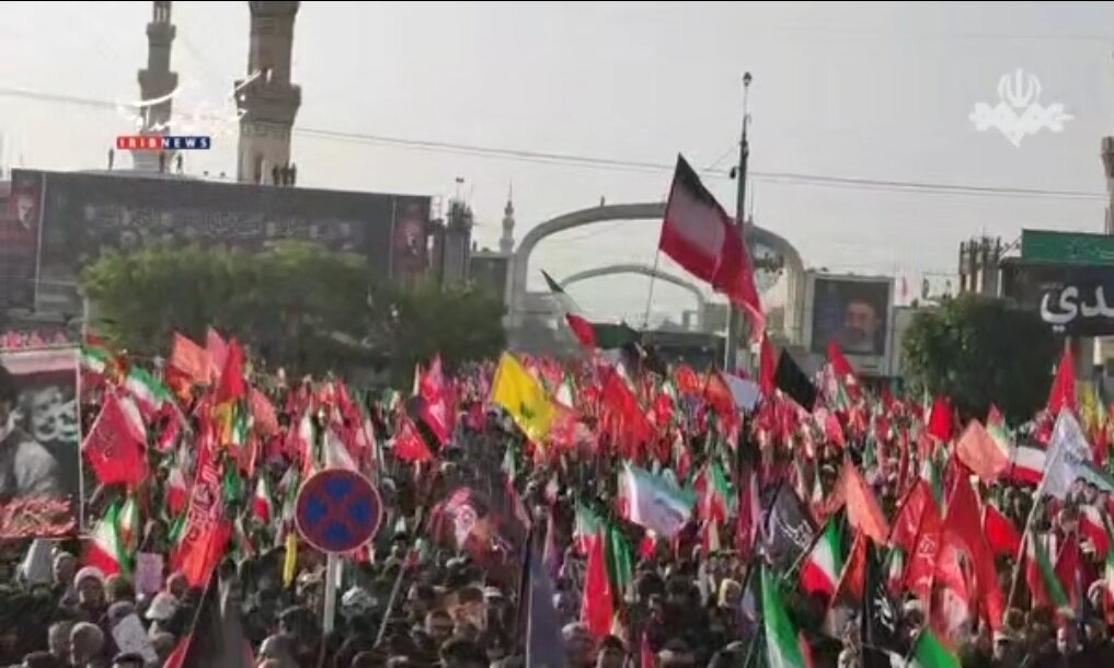 Video| Ang Watawat ng Paghihiganti at ang Sigaw na "O mga Tagapaghiganti ni Khamenei" sa mga Kamay ng mga Nagdadalamhati sa Moske ng Jamkaran
