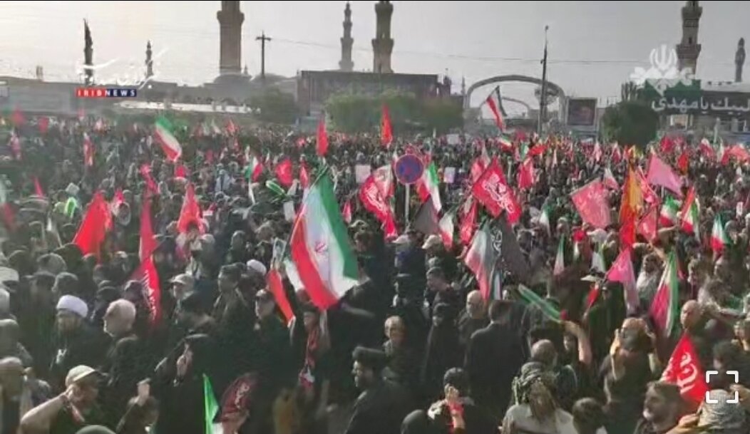 Video| Pag-alingawngaw ng Slogan na "Labayk Sayyid Mojtaba, Komandante ng mga Puwersang Sandatahan" sa Moske ng Jamkaran