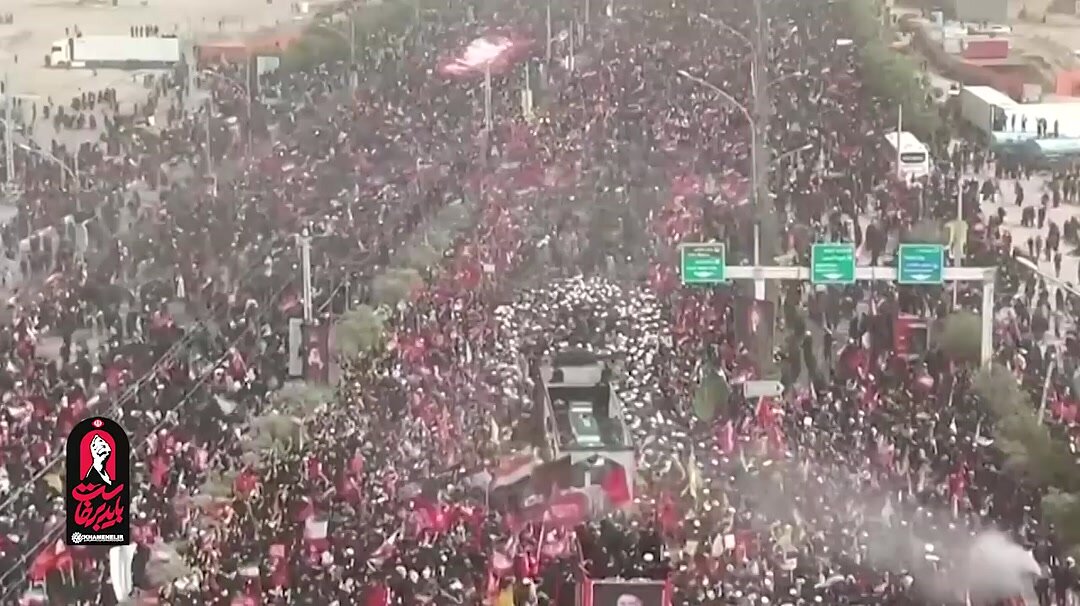 ویدیو | پیکر «آقای شهید ایران» در آغوش جمعیت عزاداران در مسیر تشییع قم