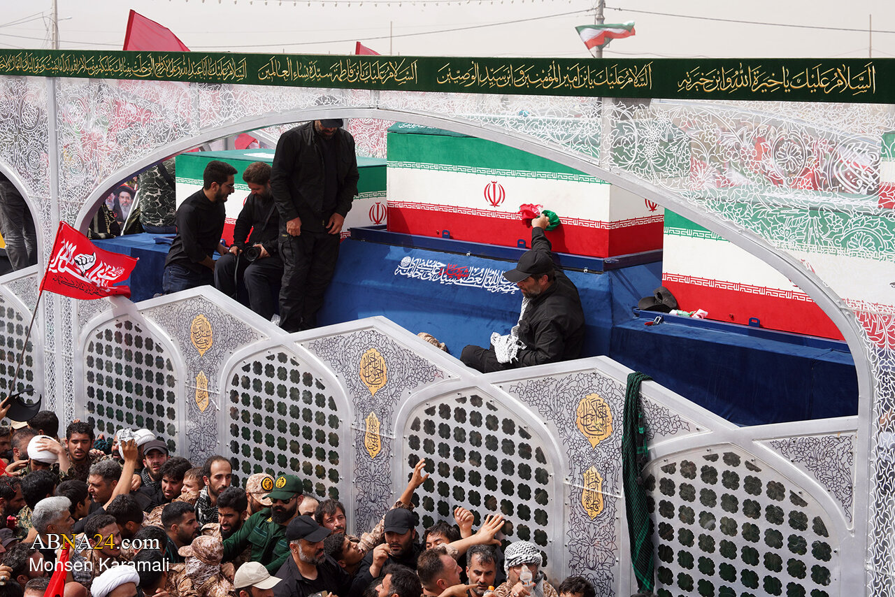 تشییع پیکر مطهر رهبر شهید انقلاب در شهر مقدس قم