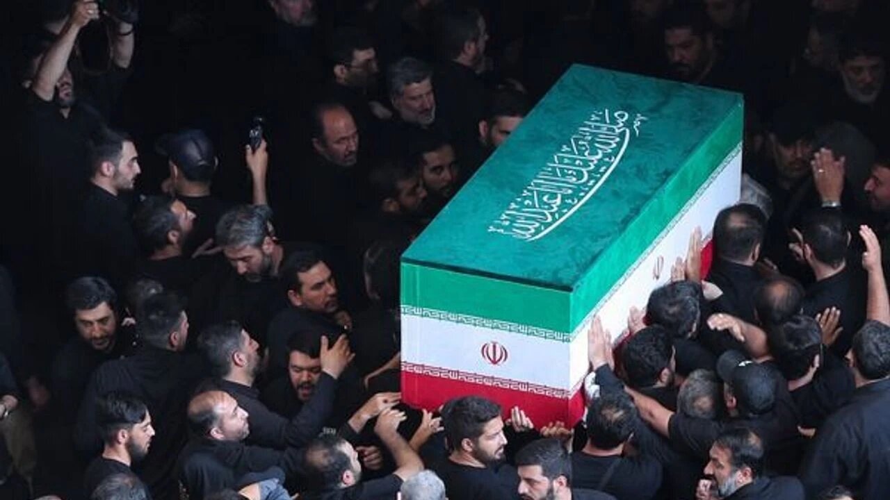 Şehit İmam Hamanei'nin pak ve mübarek cenazesi Irak'a ulaştı