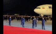 فيديو | العراقيون يهرولون في استقبال الجثمان الطاهر للشهيد الإمام في مطار النجف الأشرف