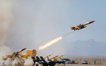 حمله پهپادی ارتش به پایگاه‌های ارتش تروریستی آمریکا در بحرین