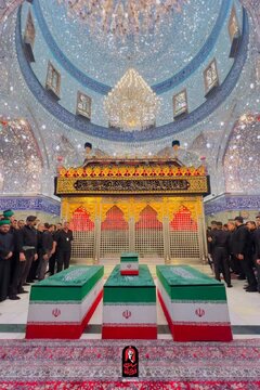 Ang mga Banal na Katawan ng mga Pamilyang Martir na Lider ng Rebolusyon, sa Tabi ng Dambana ni Hazrat Abbas (sumakanya nawa ang kapayapaan)