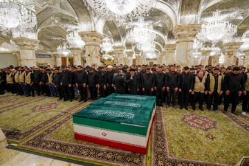 Rahoto Cikin Hotuna |Yadda Akai Sallar Jana'iza A Kan Gawarwakin Iyalan Jagora Shahidi A Haramin Amir al-Mu'minin (A.S)