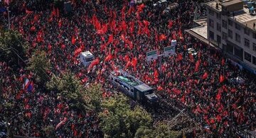 Şîrovekarê Misrî:
Meşa milyonan a cenazeyê rêberê şehîd, cihbûna rastîn a gotina "Huseynê dema me" bû / Pênc peyamên stratejîk ên destana gel