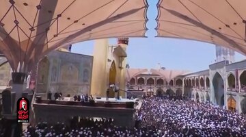 VIDEO | Il corpo puro del leader martire della Rivoluzione è giunto al portico dorato del santuario dell'Imam Ali (as)