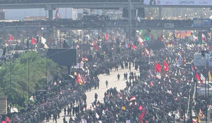 تقرير مصور/ جانب من الحضور واسع في تشييع الجثمان الطاهر للإمام الشهيد "الخامنئي" بالنجف الأشرف