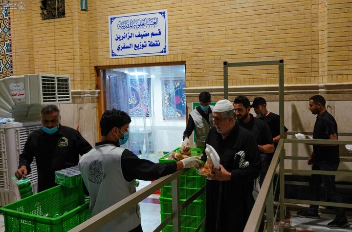 تقرير مصور/ العتبة العلوية المقدسة تفدم أكثر من 250 ألف وجبة للمعزين في تشييع الإمام الخامنئ (رض)
