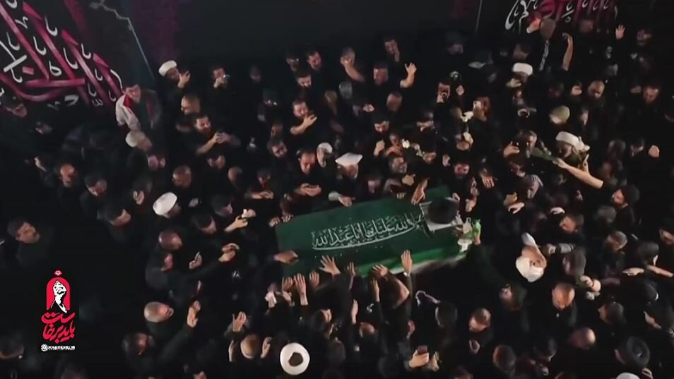 Video: Iraqi Poet Recites Verses Beside Martyr Leader’s Body at Najaf Airport