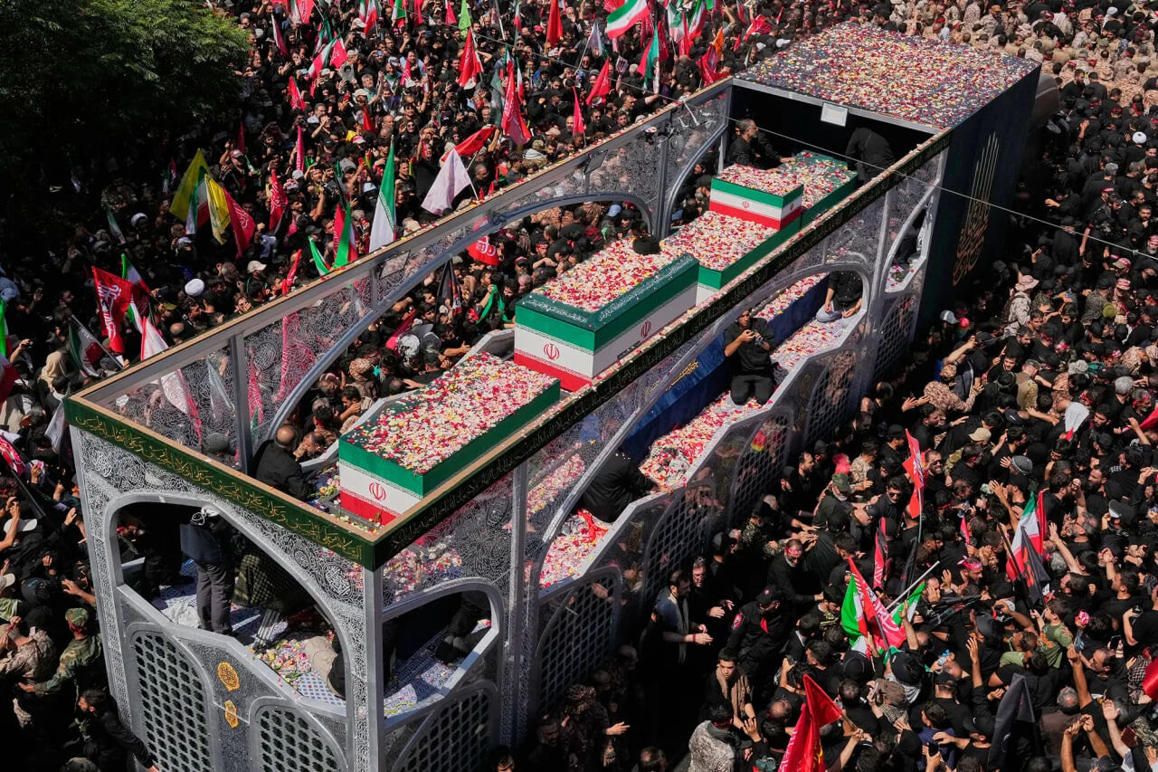 Iran Red Crescent Dispatches Relief Teams to Iraq for Martyred Imam Funeral Ceremonies