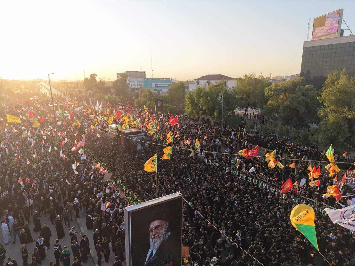 النجف الأشرف تحتضن الجسد الطاهر للشهيد "الخامنئي".. انطلاق مراسم التشييع الشعبي من مجسر الكوفة (صور)