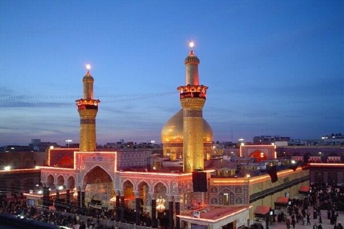 Mwakilishi wa Ayatollah Sistani Ataongoza Swala ya Janaza ya Kiongozi Shahidi Ayatullah Sayyid Ali Khamenei katika Haram ya Imam Hussein (a.s)