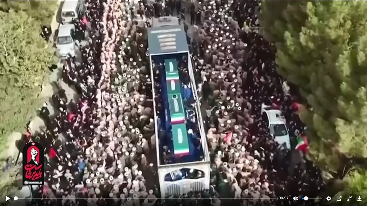 Видео | Шәһид лидерин ҹәназәсини дашыјан нәглијјат васитәсинин Гумда дәфн мәрасиминә дахил олдуғу аны