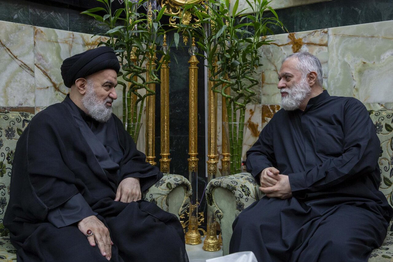 السيد الصافي يستقبل نجل الإمام الخامنئي  ويقدم التعازي باستشهاده
