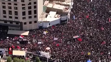 Vídeo: Veículo do Cortejo Fúnebre do Líder Mártir nas Proximidades de Wadi al-Salam e do Santuário do Amir al-Mu'minin (A.S.)