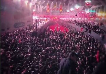 لحظات لا تتكرر.. الجماهير الغفيرة تستقبل جثمان قائد الأمة الشهيد في رحاب سيد الشهداء (ع) بكربلاء
