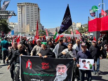 فيديو | الشعب الايراني بانتظار الجثمان الطاهر للشهيد الإمام السيد "الخامنئي" في مدينة مشهد