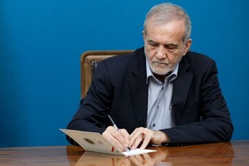 الرئيس الإيراني يشكر قادة الدول الذين شاركوا في مراسم تشييع القائد الشهيد