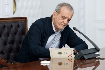 Iran President Pezeshkian Thanks Regional Leaders for Attending Funeral of Martyr Leader