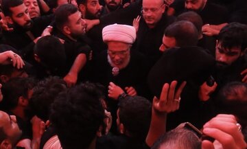 تقرير مصور/ الشيخ الكربلائي يؤم الصلاة على جثمان الإمام الخامنئي (قدس سره) في الصحن الحسيني الشريف