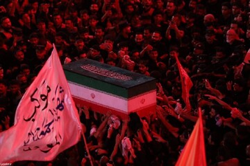 السفير الإيراني يقدم شكره للعراق حكومةً وشعباً على التشييع المهيب للإمام الشهيد