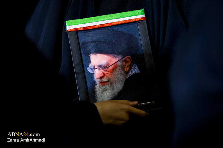 چشم انتظاری در میان سیل اشک