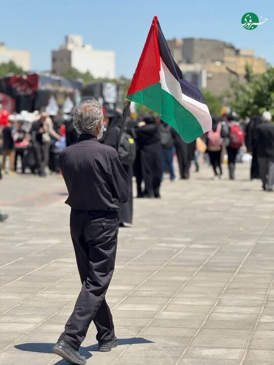 تقرير مصور/ الشعب الإيراني ينتظر للمشاركة في تشييع جثمان السيد الولي الشهيد"الخامنئي" بمدينة مشهد