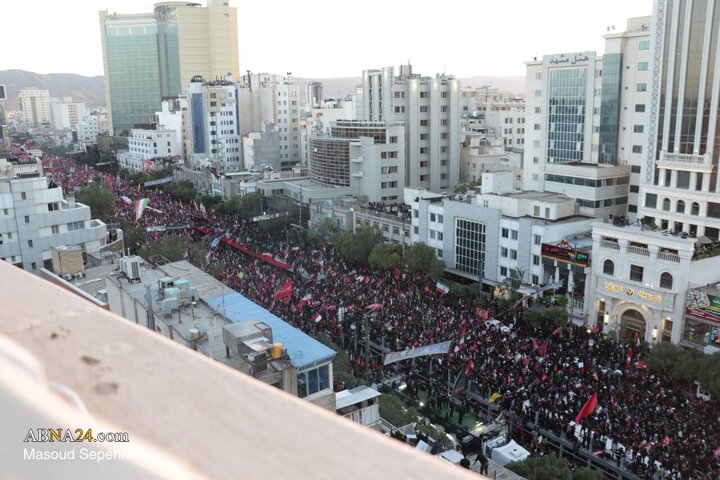 Cenazeyê pak ê Rêberê Şehîd ê Şoreşê li Meşheda Pîroz hate Oxir kirin – 2