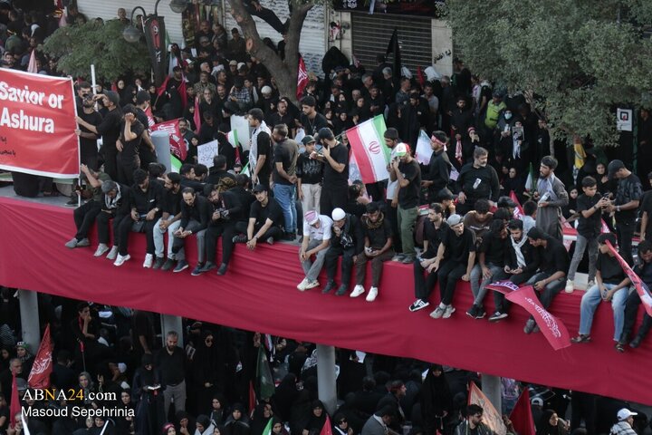 Cenazeyê pak ê Rêberê Şehîd ê Şoreşê li Meşheda Pîroz hate Oxir kirin – 2