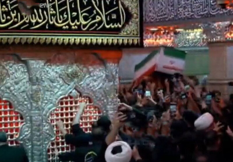 فيديو | طواف الجثمان الطاهر للإمام الشهيد السيد الولي"الخامنئي" حول ضريح سيد الشهداء(ع)