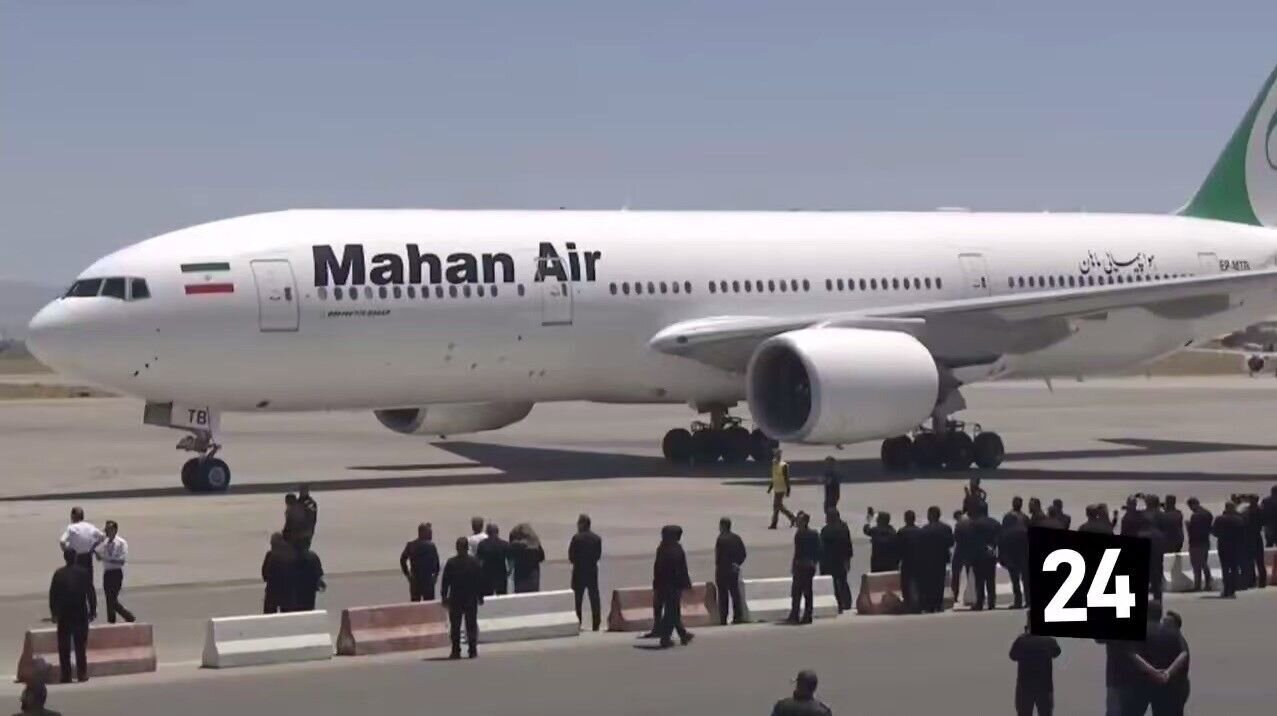 Aircraft Carrying Martyred Leader's Body Arrives in Mashhad for Final Burial
