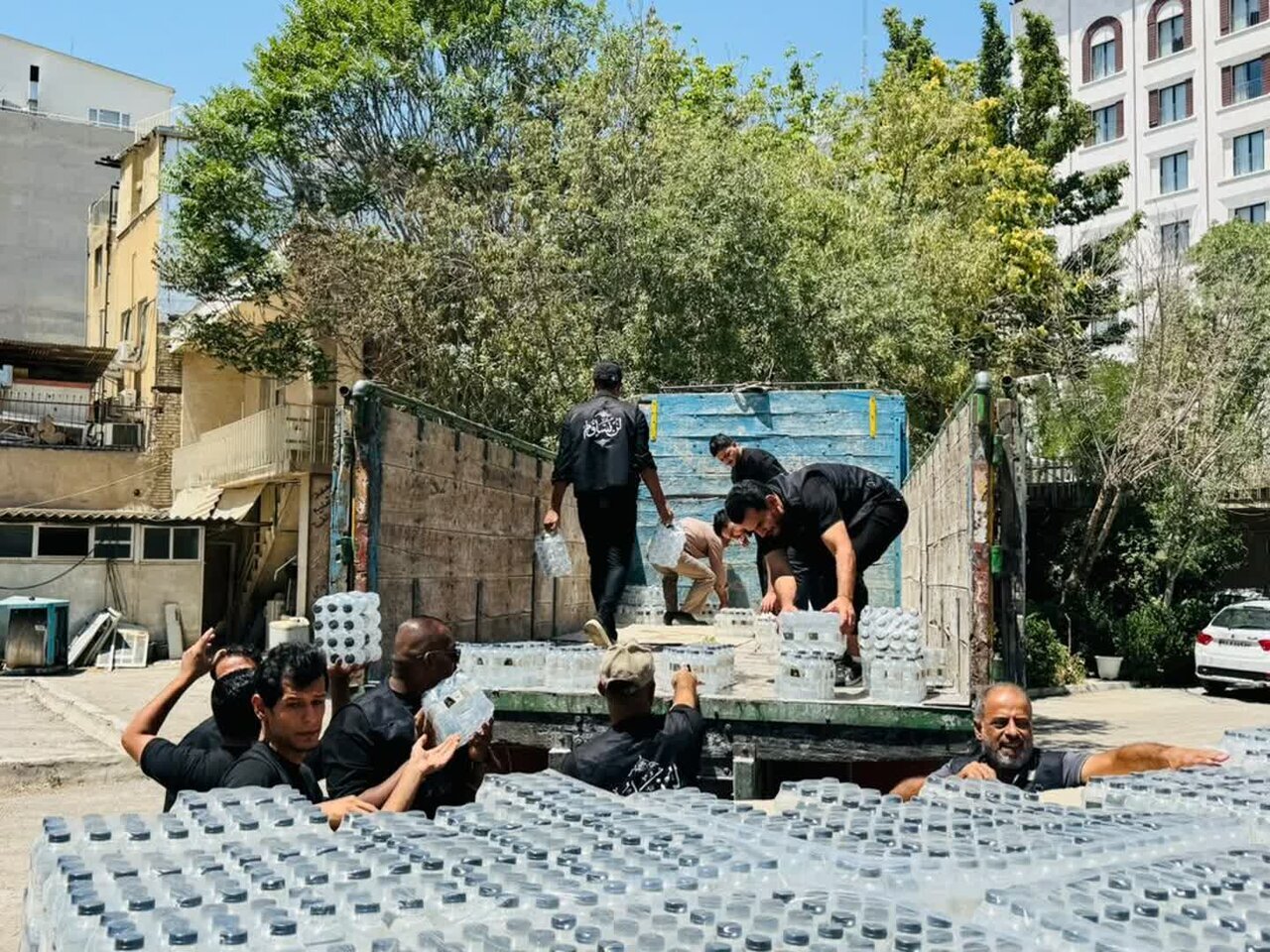 Meşhed: Mawkeba “Ketayib Seyîd el-Şuheda” pêşwaziya beşdarên merasîma oxirkirina serkirdeyê şehîd dike